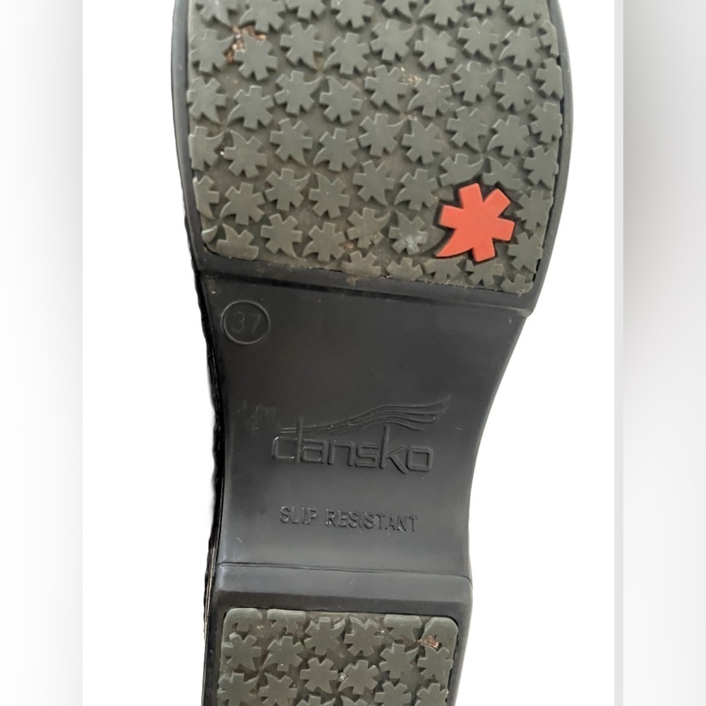 Dansko XP Slip Protection Clogs - Picture 8 of 9